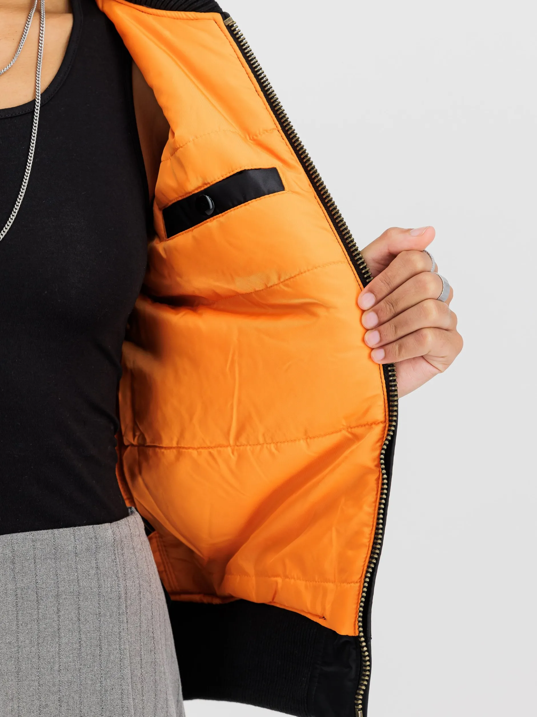 Alpha Industries Damen Bomberjacke in schwarz