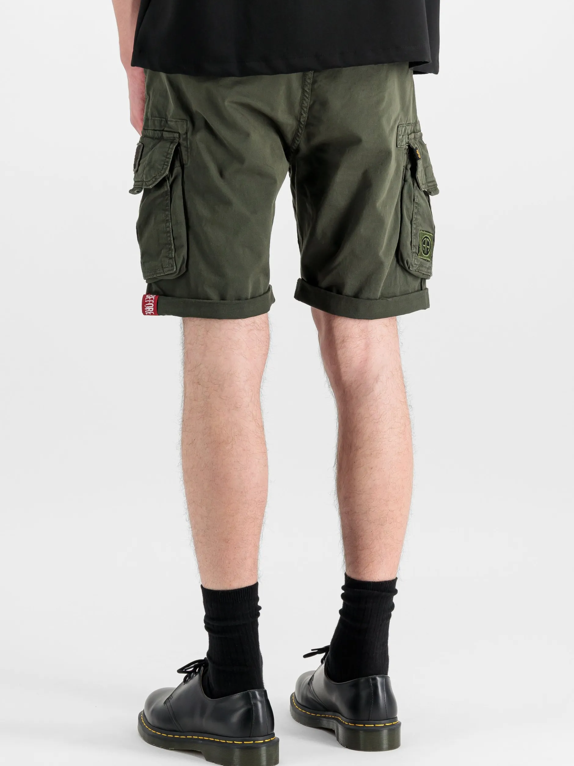 Alpha Industries Herren Shorts in oliv