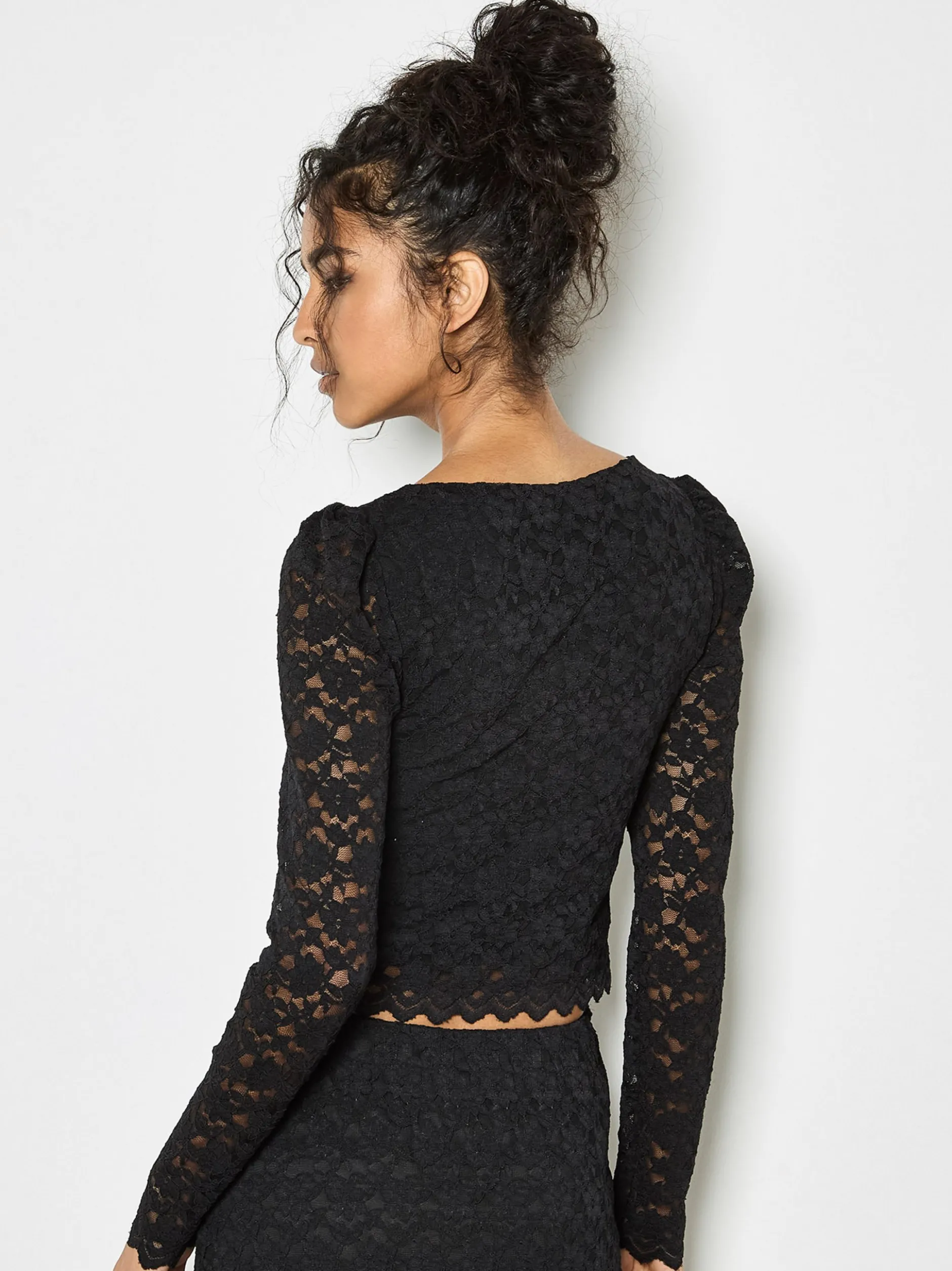 Apricot Damen Bluse in schwarz - Ausschnitt: U-Boot