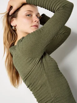 Apricot Damen Langarmshirt in khaki - Ausschnitt: U-Boot