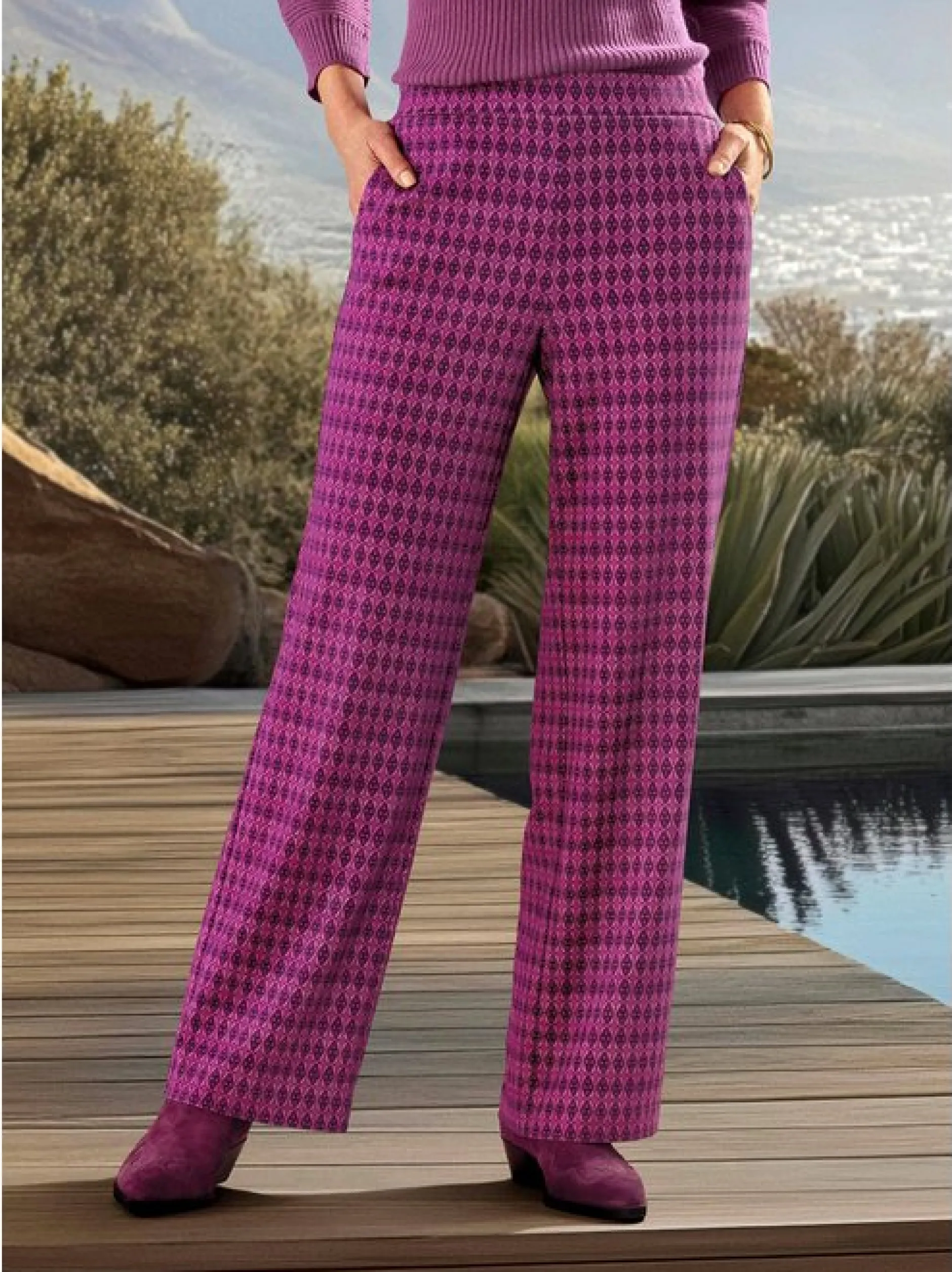 Goldner Damen Druckhosen - Kurzgröße in aubergine