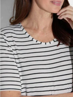 Goldner Damen T-Shirt in weiß - Ausschnitt: Rundhals
