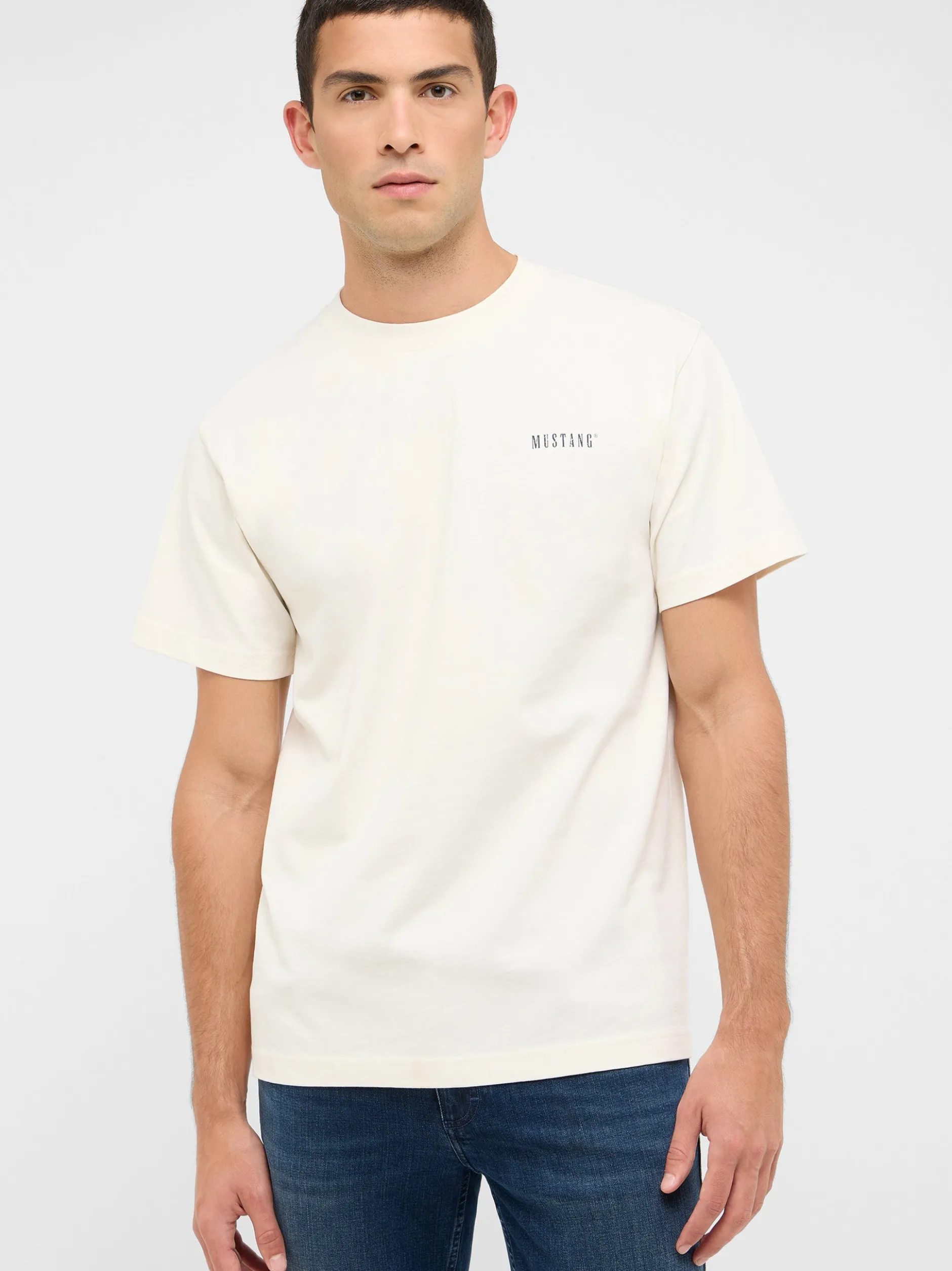Mustang Herren T-Shirt in weiß - Ausschnitt: Rundhals