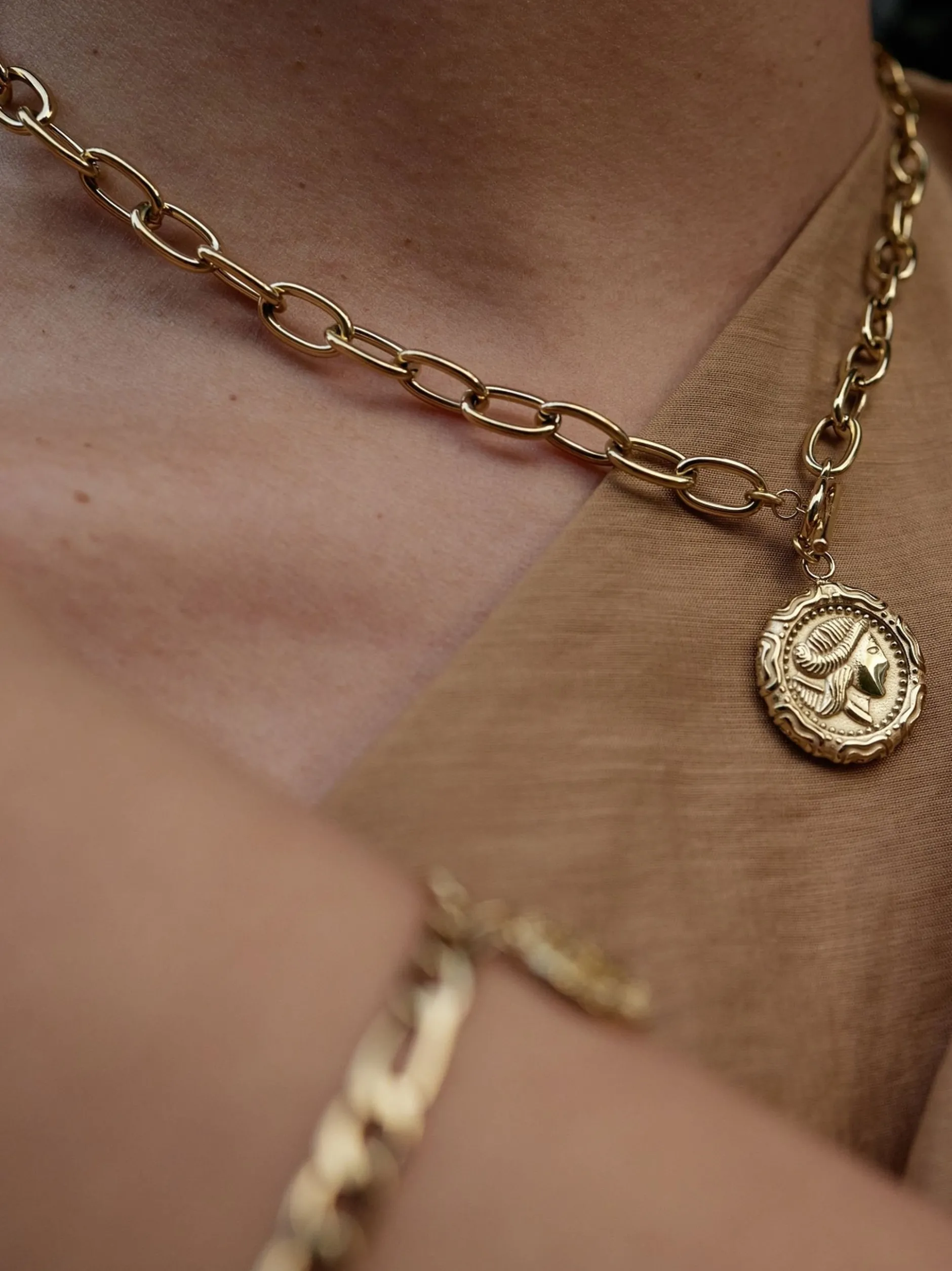 NOELANI Damen Kette mit Anhänger in gold