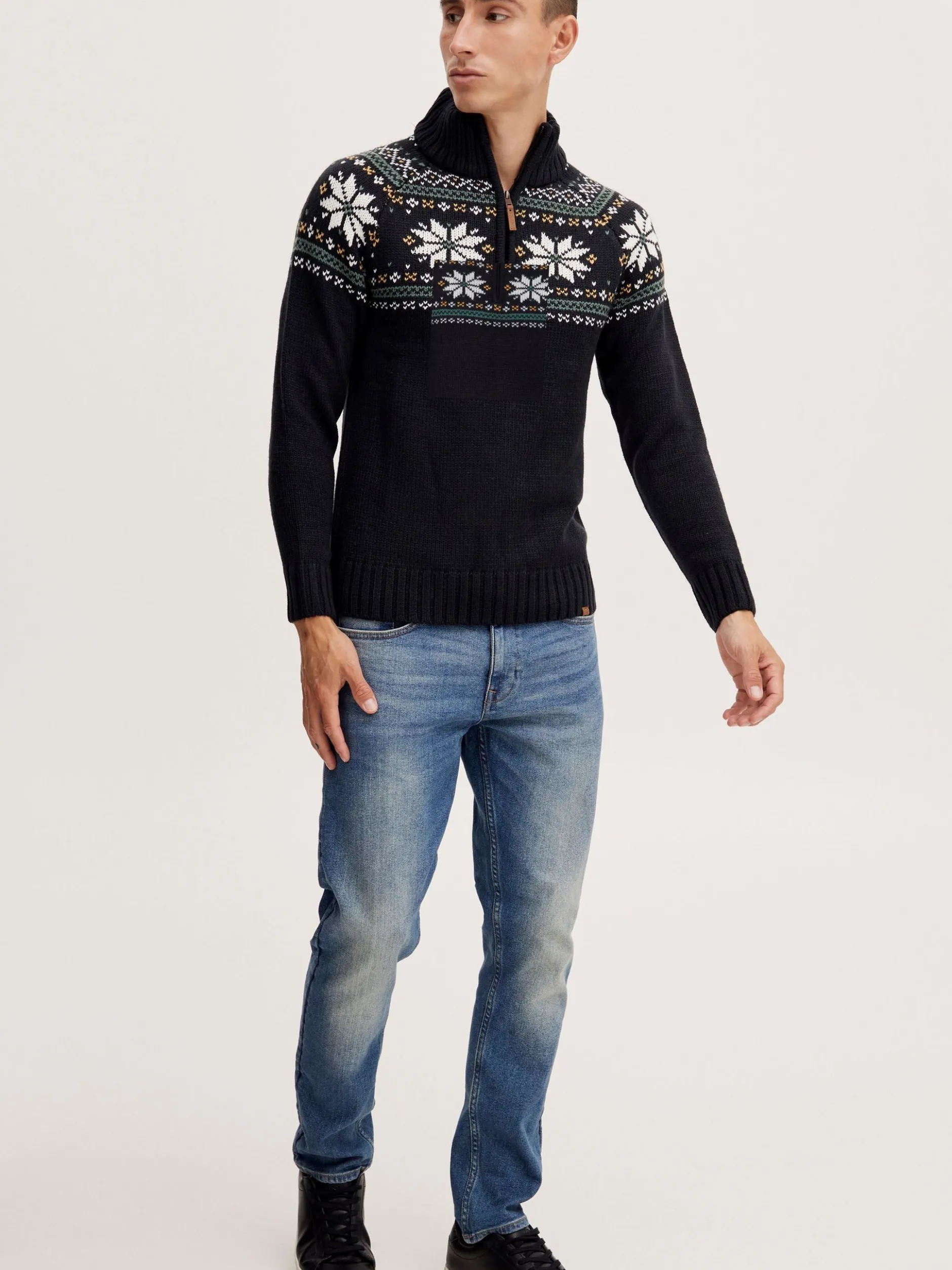 11 Project Herren Weihnachtspullover - PRTim in schwarz