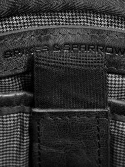 Spikes & Sparrow Unisex Umhängetasche in schwarz